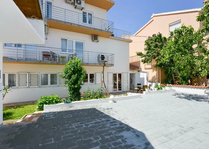 Mandic With Parking Lejlighed