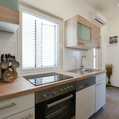 Mandic With Parking Zadar