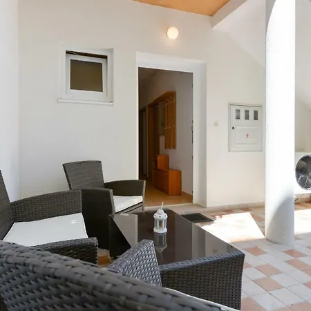 Mandic With Parking *