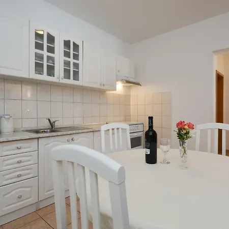 Mandic With Parking Apartman