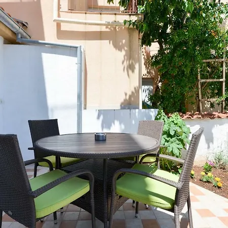 Mandic With Parking *